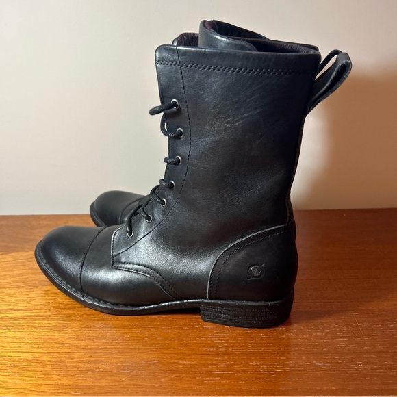 BORN ladies Black Lace-Up Leather Combat Style Boots size 8 Med - Picture 3 of 6